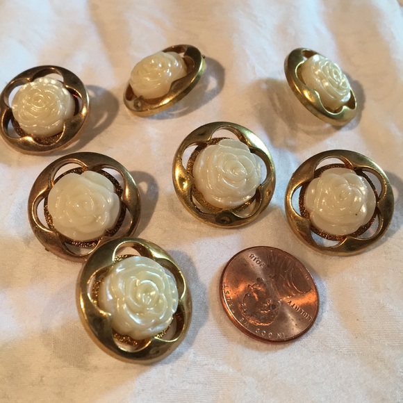 Vintage Accessories - Set of 7 vintage floral goldtone White rose button